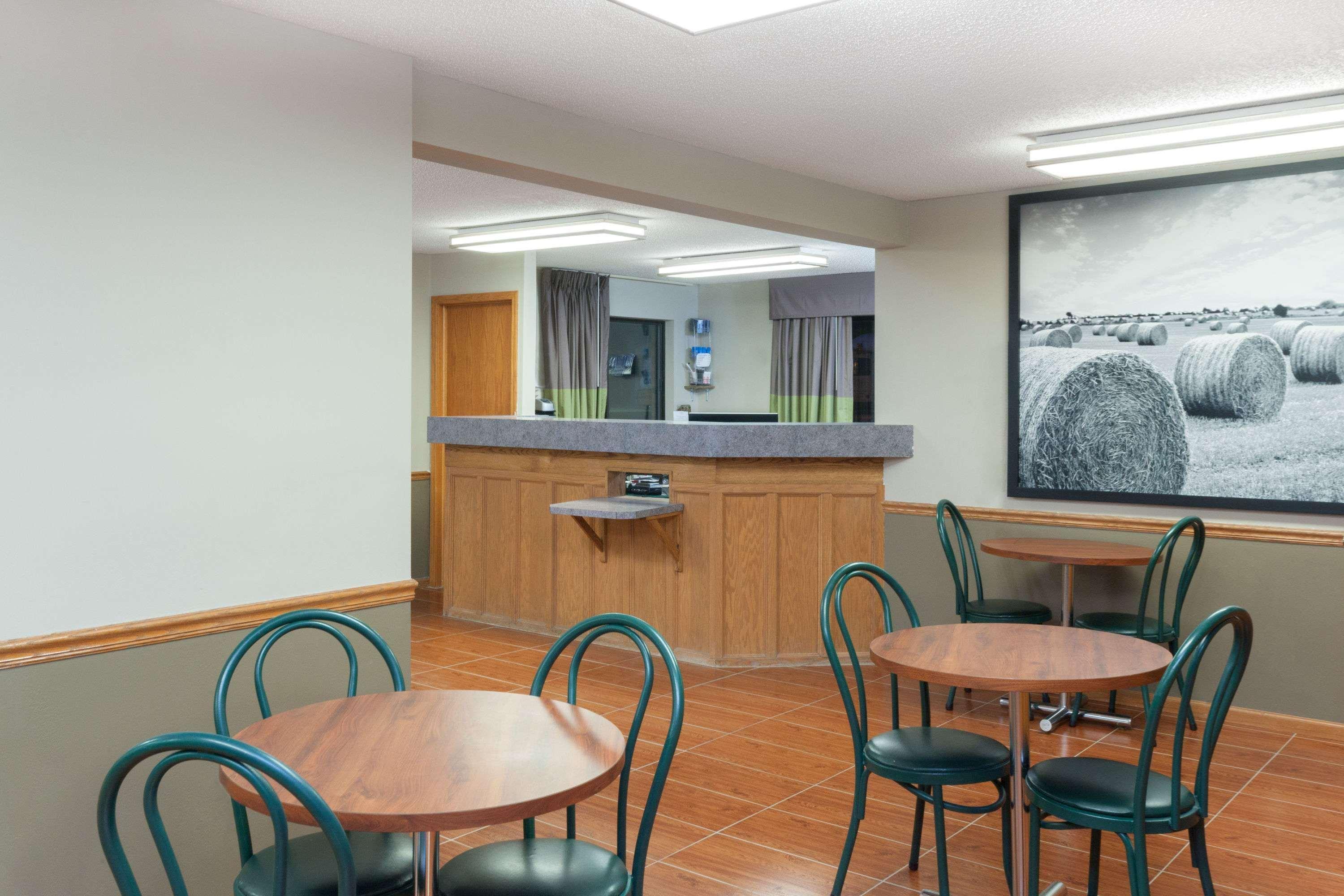 Hotel Super 8 By Wyndham Gilman Esterno foto